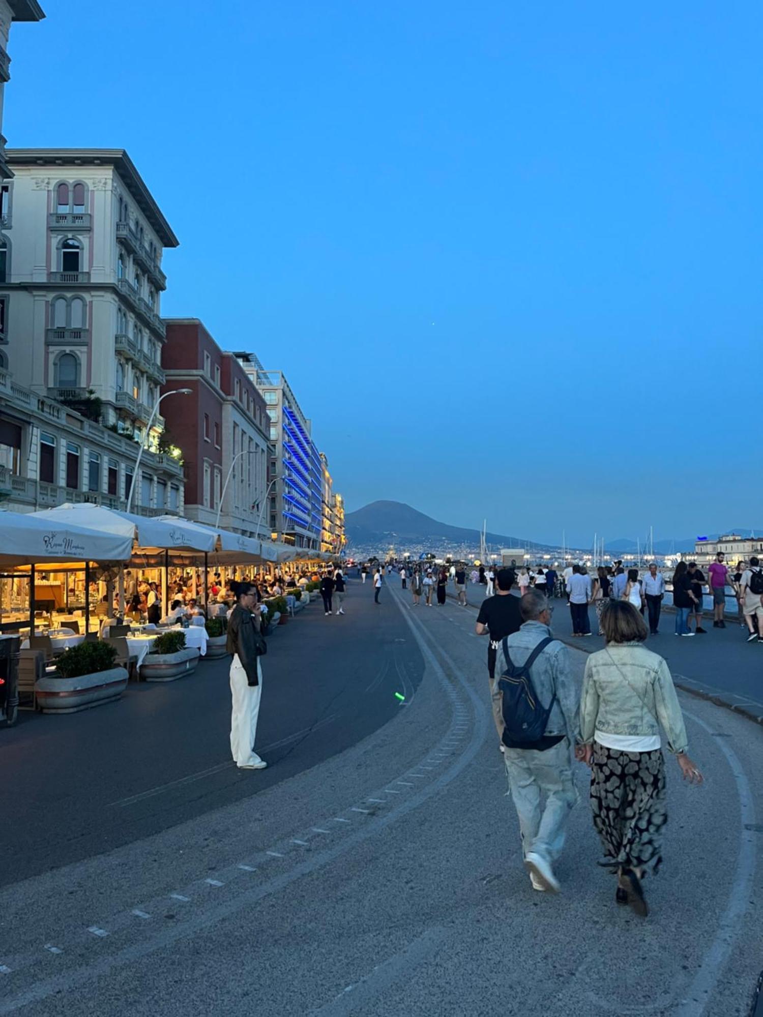 Un Posto Solare * Naples